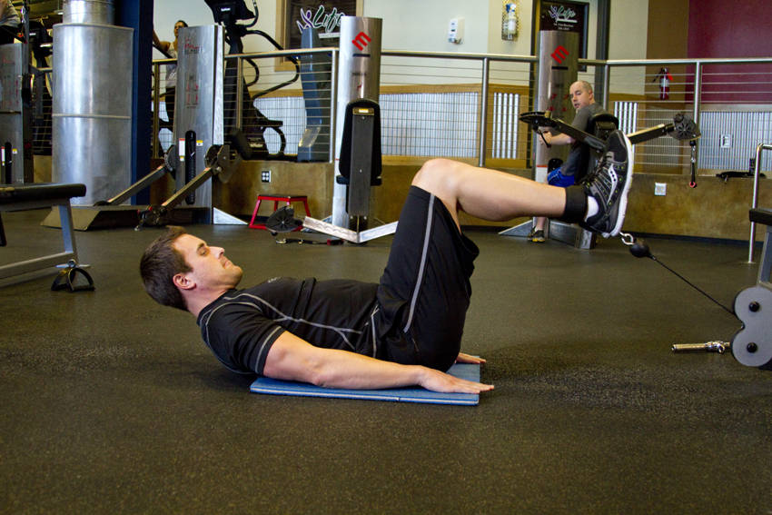 Cable Reverse Crunch — End position