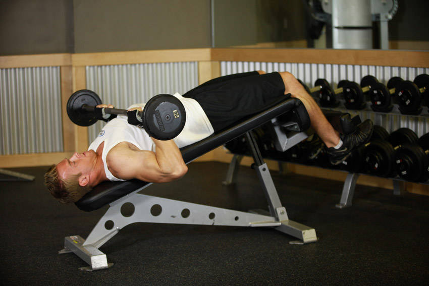 Decline Close-Grip Bench To Skull Crusher — End position