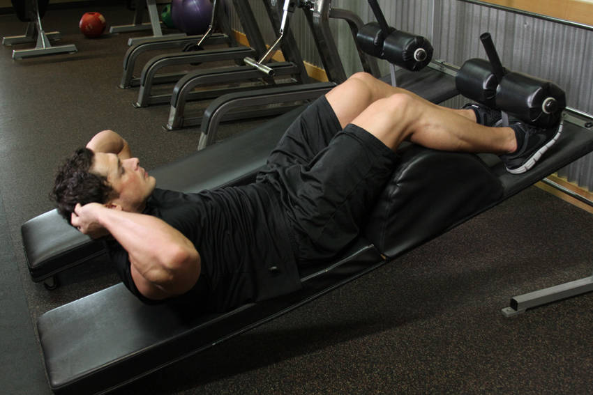 Decline Crunch — End position